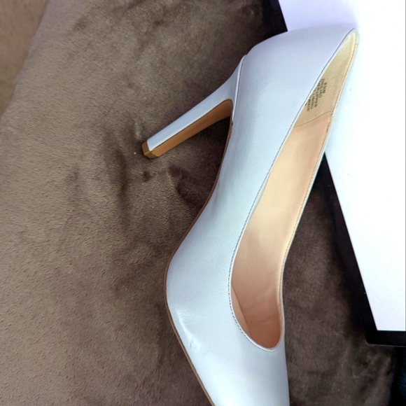 Shoes - Picture 3 of 4